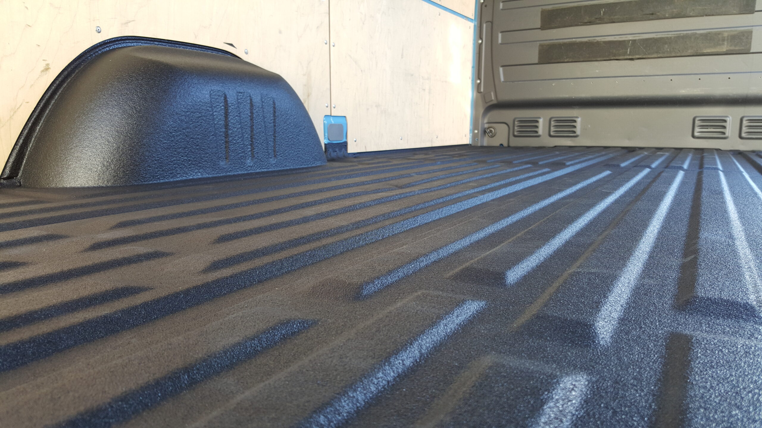 kravas nodalījuma pretslīdes pārklājums